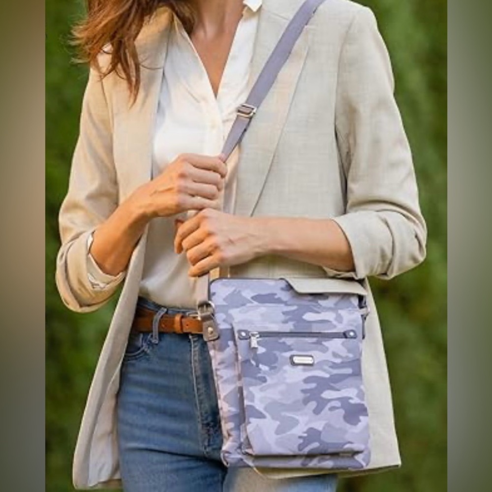 Gray Camouflage Crossbody Bag-Great Preowned Condition for Travel. - Picture 3 of 4